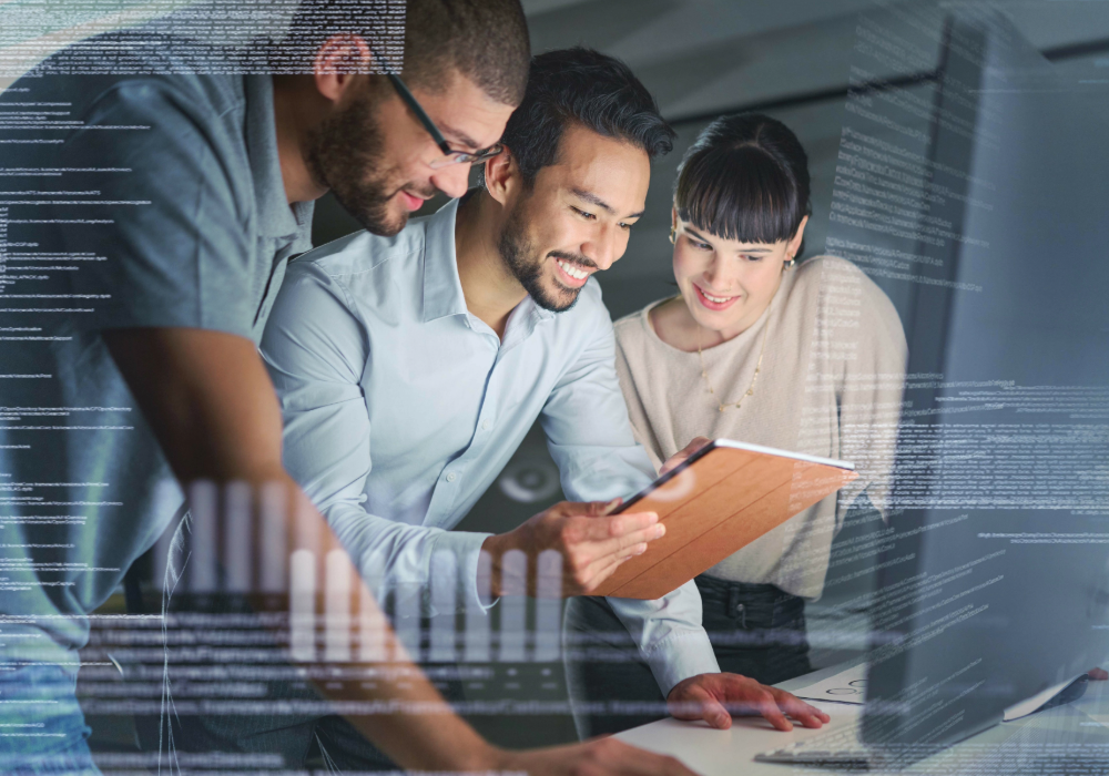 Usuarios de servicios de ti trabajando con confianza gracias a proveedor de servicios con ISO 20000