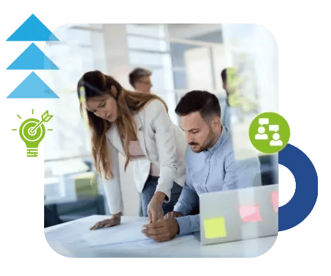 Consultor y cliente trabajando en un proyecto juntos. Iconos de ideas y diálogo.