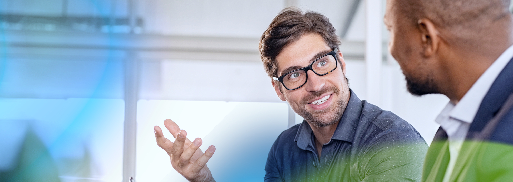 Empresario mexicano negociando con empresa Americana