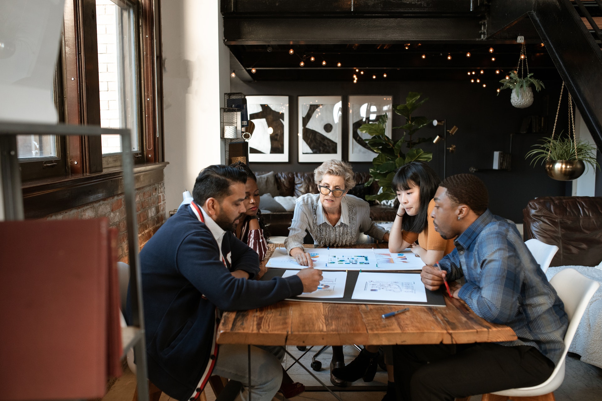 Directivos trabajando en los Objetivos Empresariales